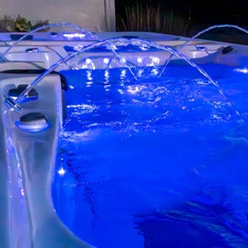 Éléments aquatiques à l'intérieur d'un spa de nage H2X de MasterSpas.