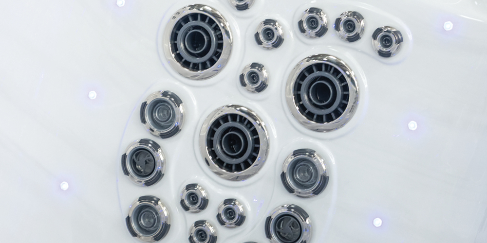Gros plan sur les jets du spa de nage H2X dédié à l'hydrothérapie.
