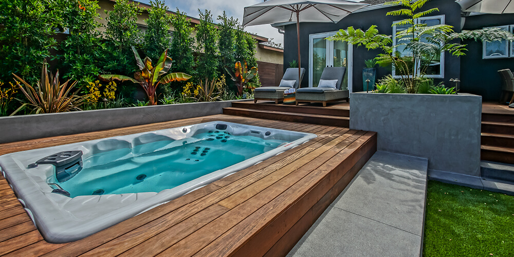 Installation d'un spa de nage H2X Fitness.
