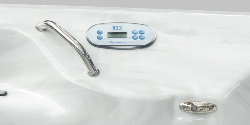 Panneau de commande du spa de nage.