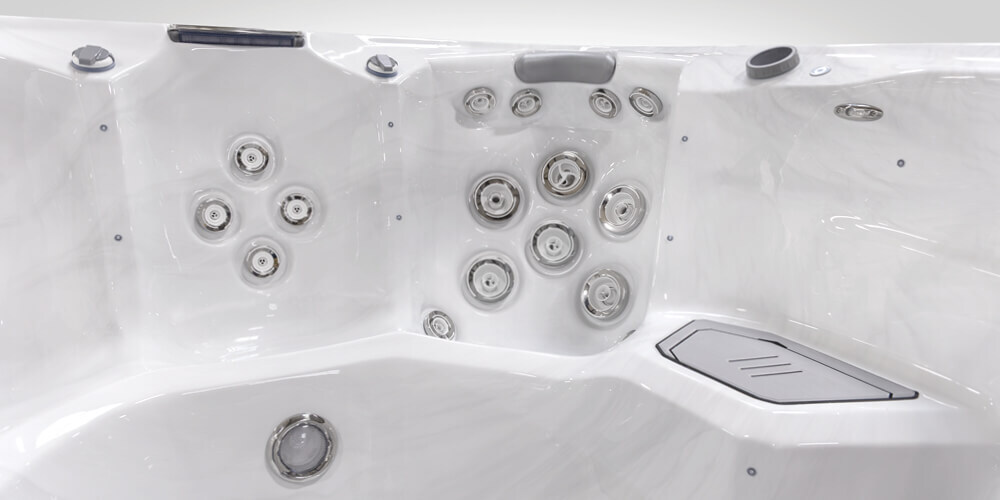 Jets d'un spa de nage.