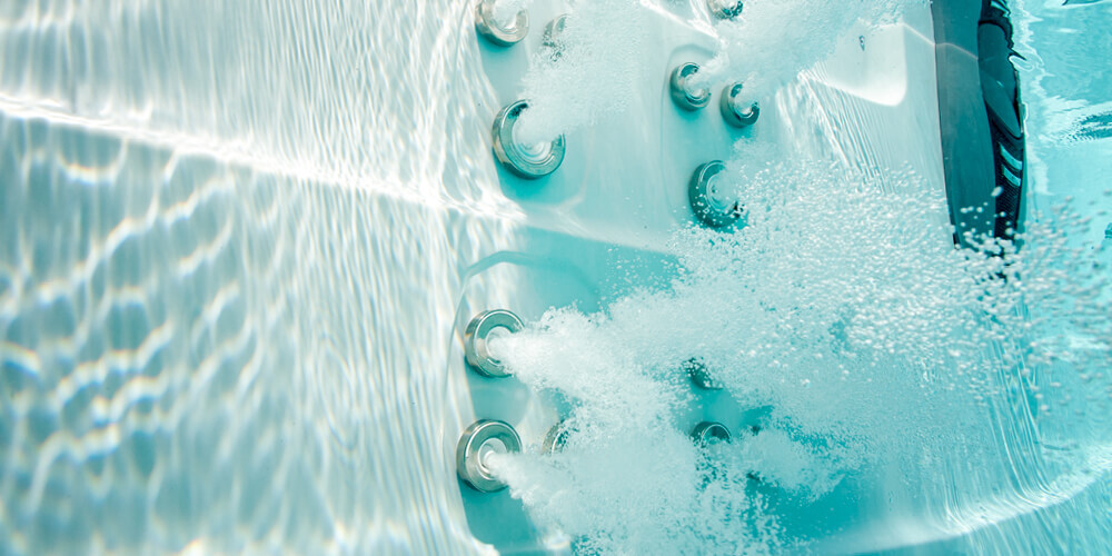Vue sous-marine de la crique « Xtreme Therapy » avec les jets en marche.